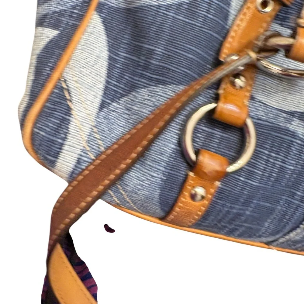 Coach handles wear
